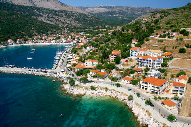 Il bellissimo villaggio costiero di Agia Efimia.