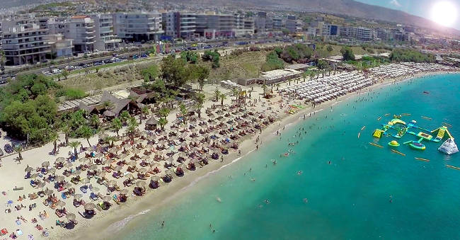 La spiaggia di Alimos a due passi da Atene.