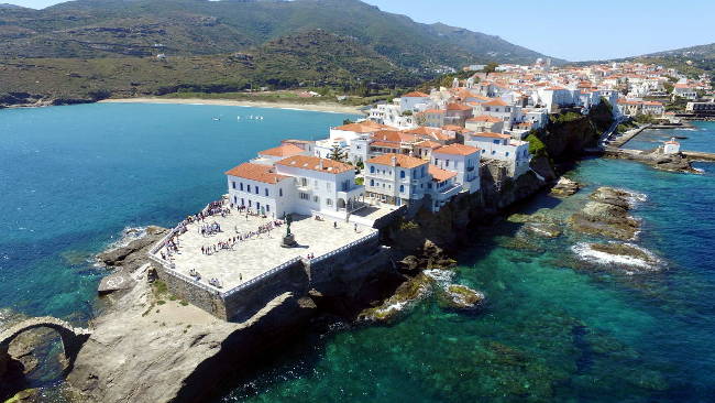 Il villaggio di Chora Andros sulla costa orientale dell'isola.