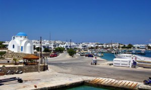 Il porto di Antiparos.
