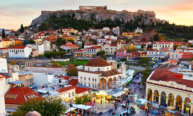 Il pittoresco quartiere di Monastiraki ad Atene.