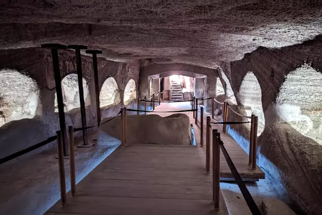Le catacombe di Milos.