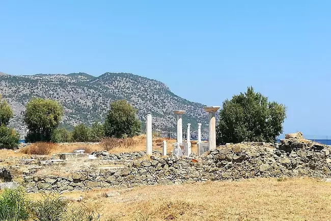 I resti della chiesa paleocristiana di Agia Fotini sull'isola greca di Karpathos.