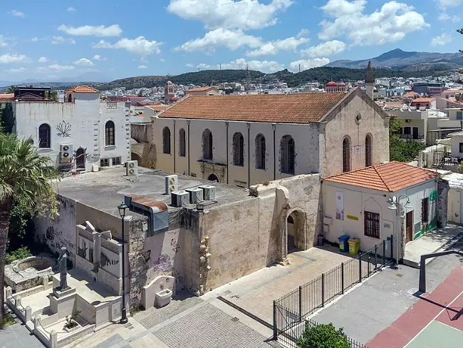 L'edificio del monastero di San Francesco, adesso Museo Archeologico di Rethymno.