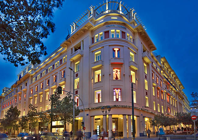 L'imponente edificio storico di City Link nel cuore di Atene.