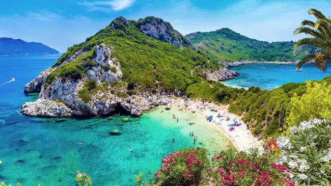 Una fantastica immagine della costa di Corfù: sembra una lontana isola esotica!