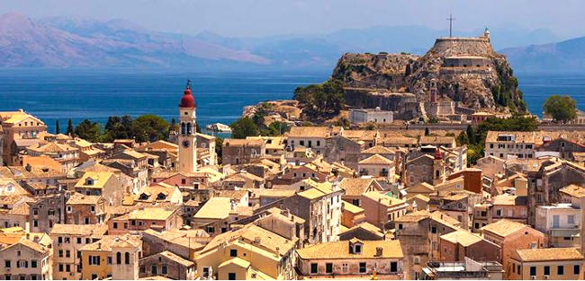 Il campanile della chiesa di San Spiridione a Corfù in Grecia.