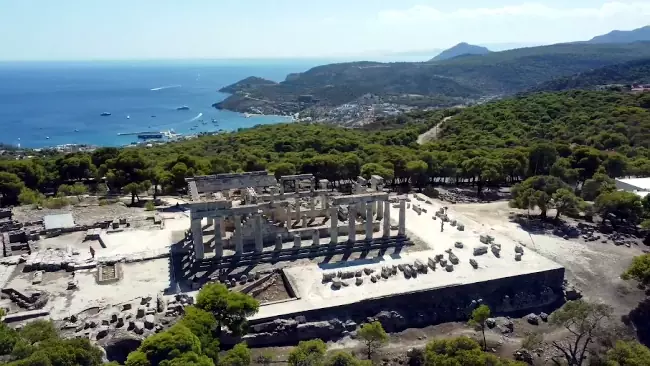 Il Tempio di Afaia ad Egina, sul villaggio costiero di Agia Marina.