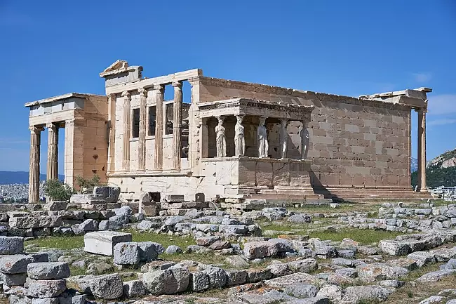 L'Eretteo con la Loggia delle Cariatidi.