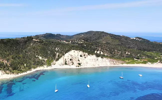 La bellezza naturale della piccola isola greca di Erikousa.