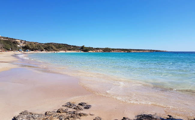 La spiaggia di Finikas è una delle più belle dell'isola greca di Koufonissi.