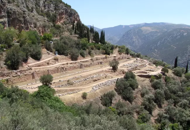 Il ginnasio e la palestra tra gli scavi archeologici di Delfi.