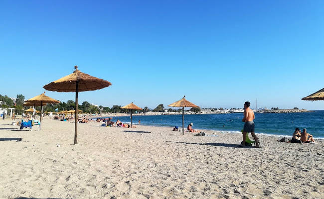 La spiaggia di Glyfada, una delle più conosciute di Atene.