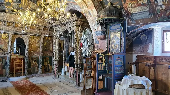 I pregevoli interni del Monastero di Roukouniotis da visitare a Symi.