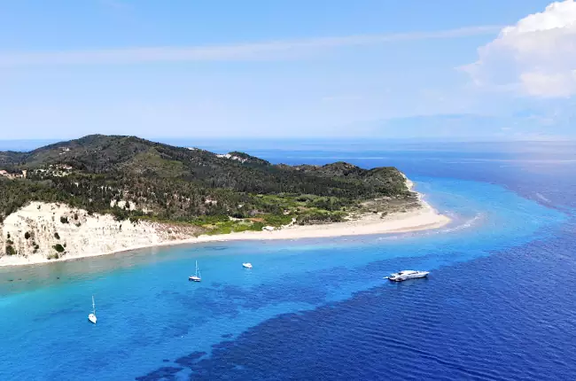 Erikousa è un'isola greca delle Diapontie, vicino Corfù.