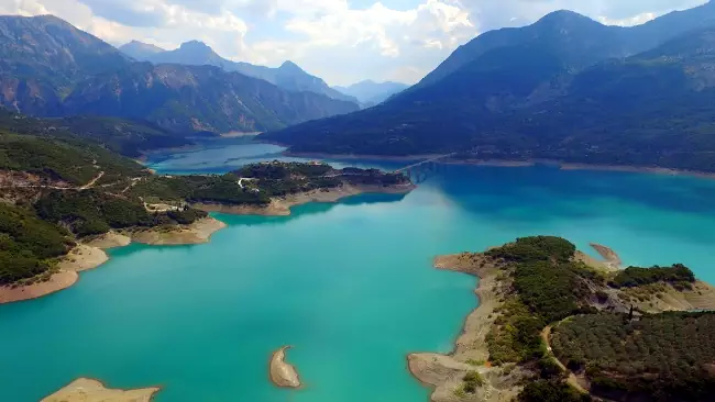 Il lago di Kremasta vicino Karpenisi in Grecia continentale.