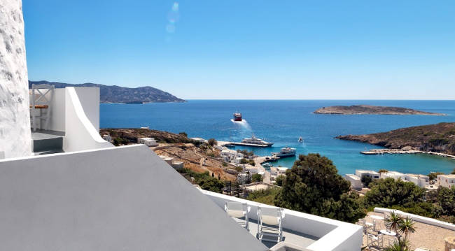 Panorama sul porto di Kimolos da un appartamento per vacanze.