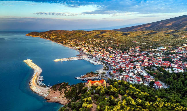 Il villaggio costiero di Limenaria, nella parte meridionale di Thassos.