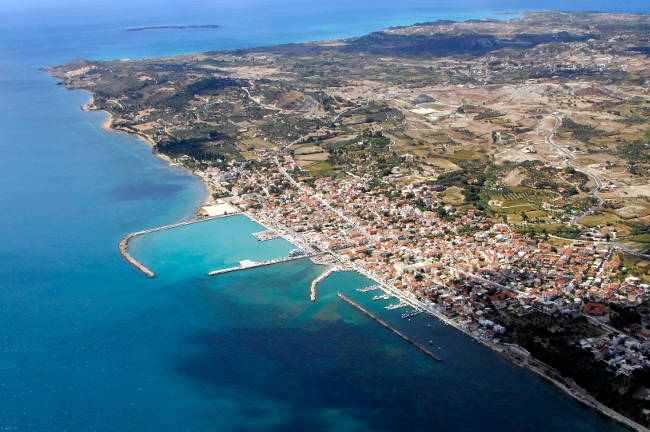 La bellissima città costiera di Lixouri.