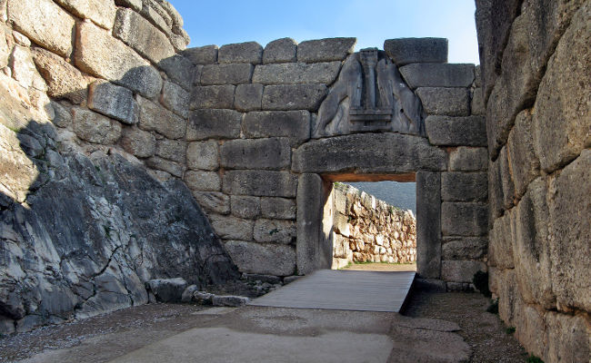 La Porta dei Leoni per entrare negli scavi archeologici di Micene, Grecia.