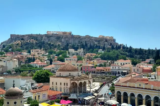 Piazza Monastiraki nel cuore di Atene.