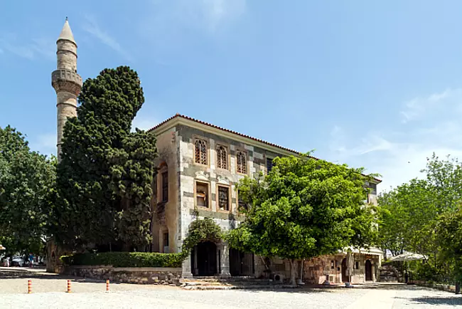 La moschea di Gazi Hassan Pasha, anch'essa gravemente danneggiata dal recente terremoto.