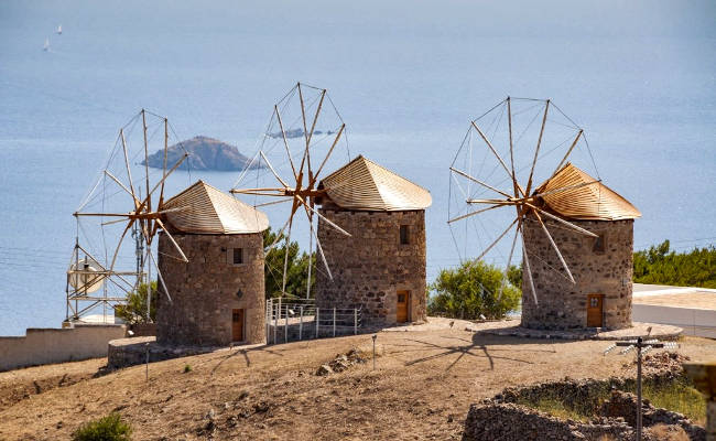 I tre mulini a vento di Patmos sulla collina di Chora.