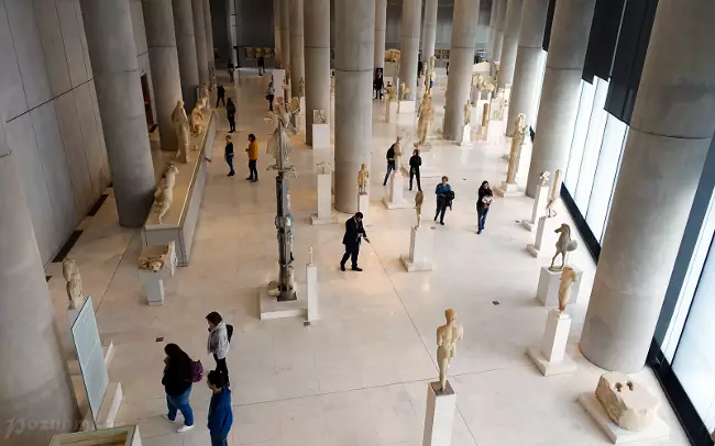 Interno del museo dell'Acropoli di Atene.