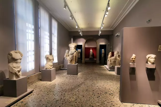 Una sala del Museo Archeologico di Kos, una dei luoghi da vedere sull'isola greca.