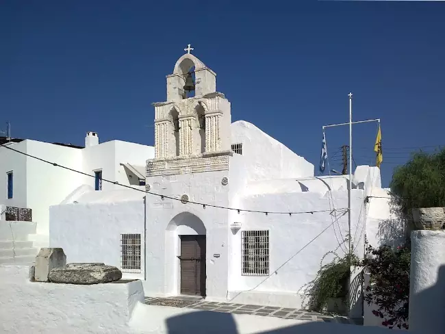 Il museo Ecclesiastico di Milos nella chiesa della Santissima Trinità.