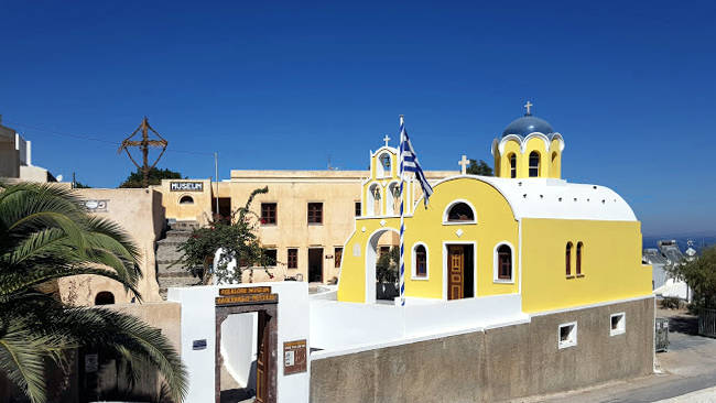 L'ingresso del Museo del Folklore a Thira.