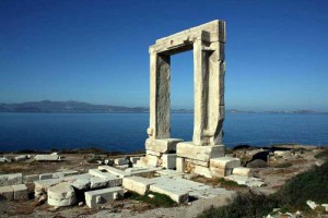 Portara, monumanto simbolo di Naxos in Grecia.