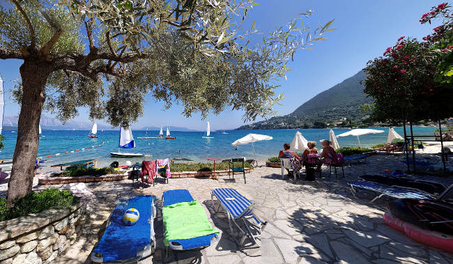 Relax in uno studios di Nikiana che si affaccia direttamente sul mare.