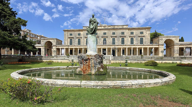 Il Palazzo di San Michele e San Giorgio a Corfu.