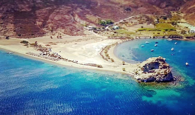 La fantastica spiaggia di Petra, da non perdere a Patmos.