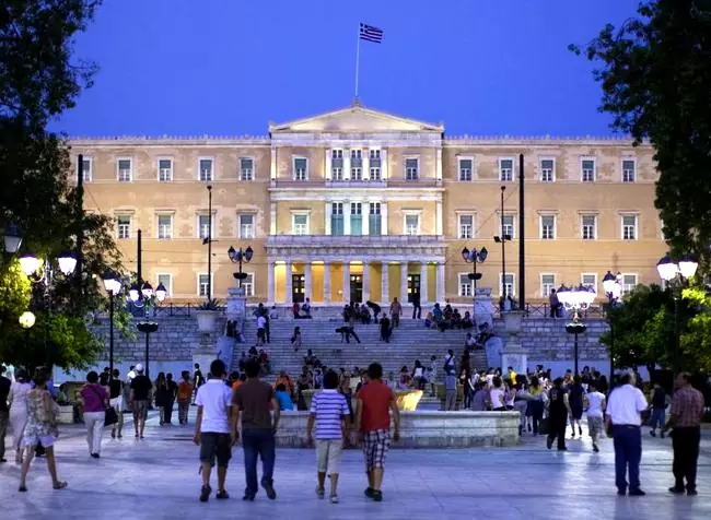 Il palazzo del Parlamento Greco in Piazza della Costituzione.