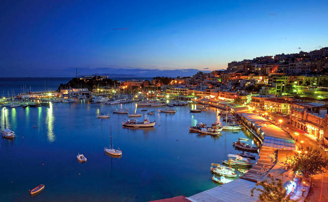 Il bellissimo quartiere Microlimano nel Pireo, porto di Atene.