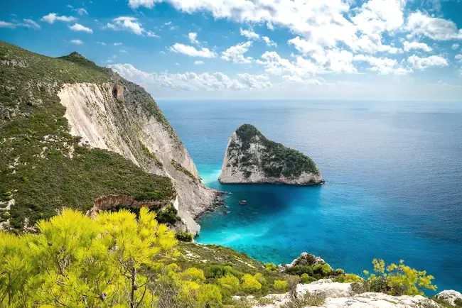 La scenografica costa di Plakaki, sul lato occidentale dell'isola di Zante.