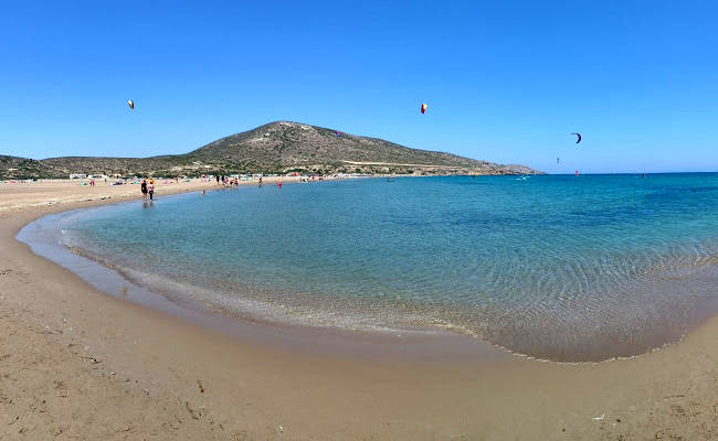 L'incredibile spiaggia di Prasonisi a Rodi, il luogo perfetto per gli amanti del kitesurf.