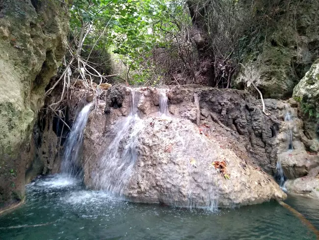 Un corso d'acqua nella Gola di Miloi.