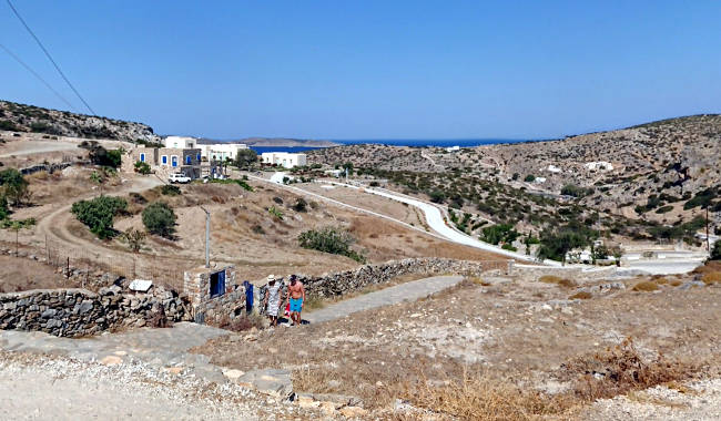 Il panorama dal villaggio di Schinoussa verso il mare.