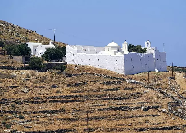 Il monastero fortiticato di Taxiarchon a Serifos.