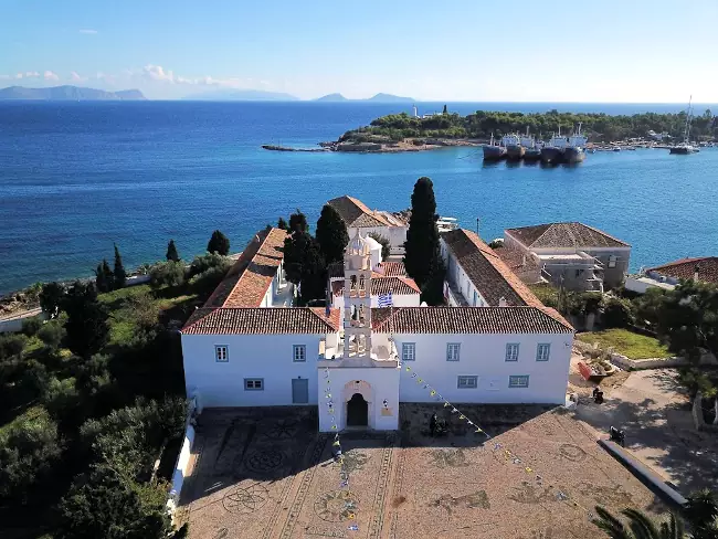 La chiesa di Agios Nikolaos a Spetses.