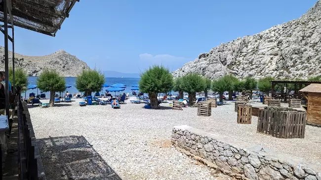 La spiaggia di Agios Nikolaos vicino Pedi.