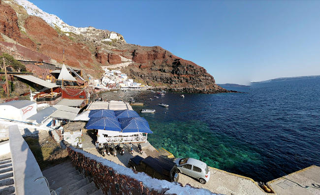 spiaggia di Ammoudi a Santorini in Grecia.