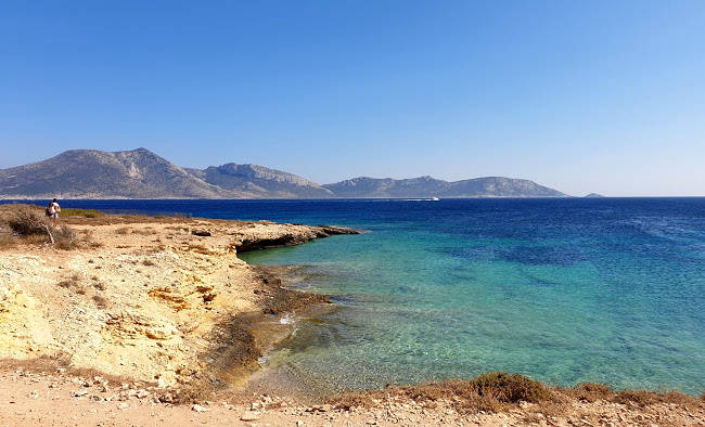 Lo stupendo litorale di Fanos ha tratti di sabbia dorata e di bassi scogli, per ogni amante del mare.