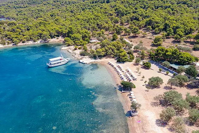 Una delle spiagge migliori di Spetses.