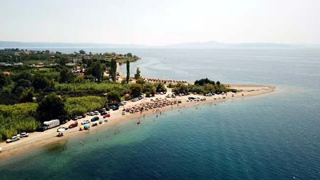 La spiaggia di Karnagio sulla costa orientale di Volos.