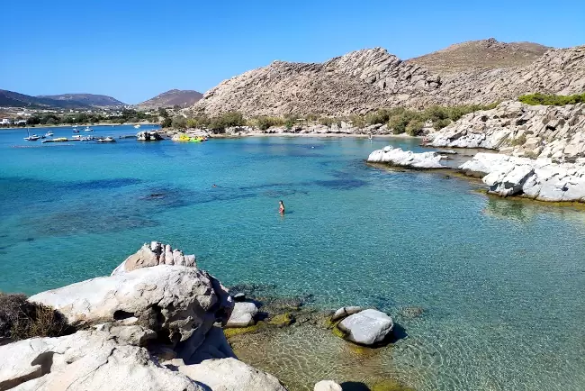 La stupenda spiaggia di Kolymbithres a Paros, una delle più suggestive della Grecia.