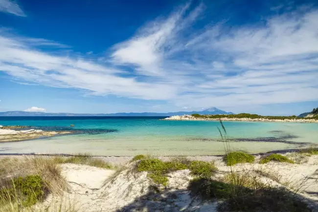 Una bellissima spiaggia bianca della Penisola Calcidica.